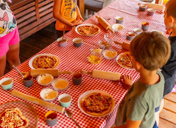 W sezonie letnim organizowane są animacje dla najmłodszych