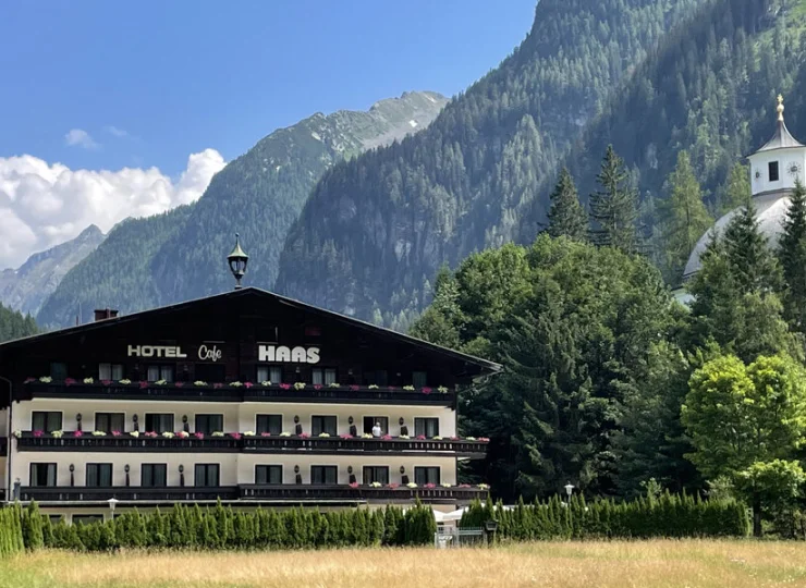Hotel Haas jest zjawiskowo położony pośród Alp w znanym uzdrowisku Bad Gastein