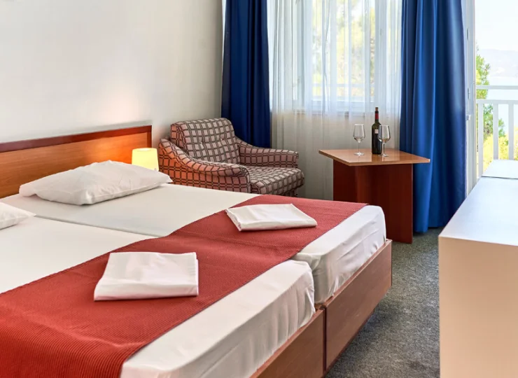 Pokój superior jest bardziej przestronny