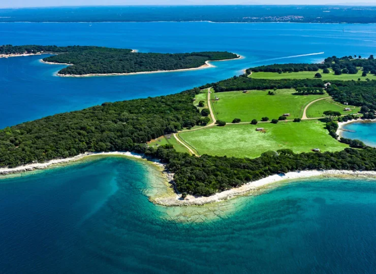 Zatrzymaj się na niezamieszkanej na stałe wyspie w archipelagu Brijuni