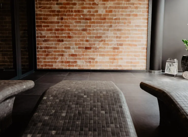 ...tuż obok ściany solnej