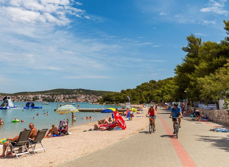 Ośrodek oferuje noclegi bezpośrednio przy plaży