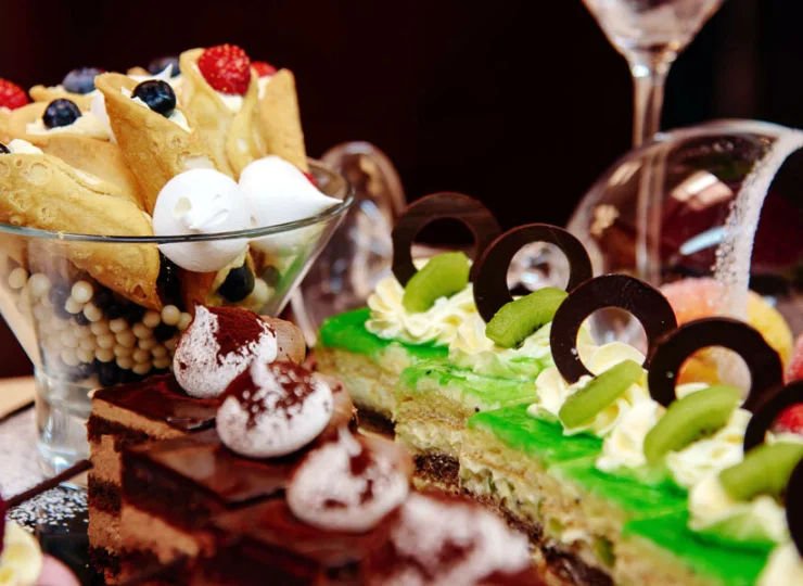 Znajdziecie tu dania kuchni międzynarodowej i tradycyjnej kuchni czarnogórskiej