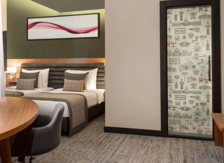 Każdy pokój ma klimatyzację i prywatną łazienkę