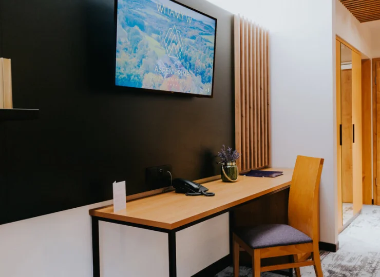 Wyposażono je m.in. w smart TV, sejf, dostęp do Wi-Fi