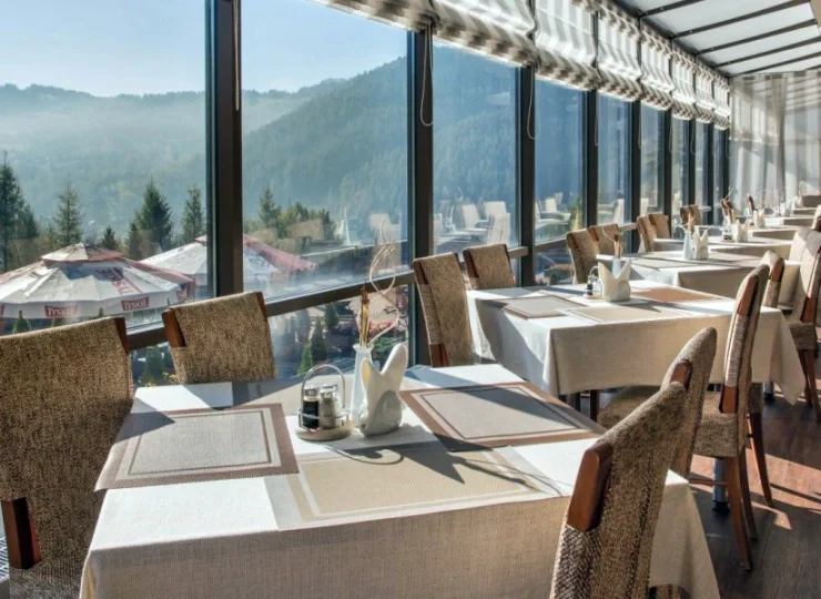 Z hotelu rozciągają się piękne górskie widoki