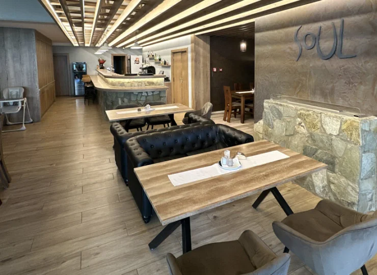 W obiekcie jest też drink bar utrzymany w wysokogórskim klimacie