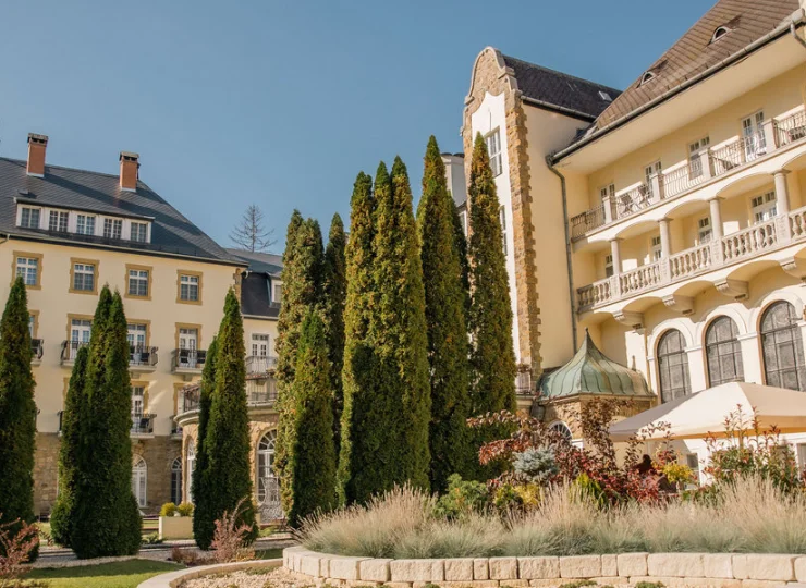 Hotel zbudowano w stylu neorenesansowego pałacu