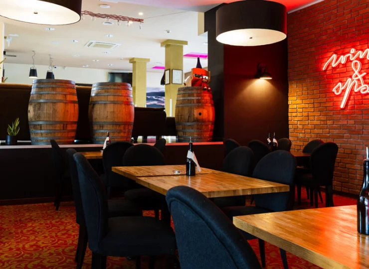 Ofertę kulinarną uzupełnia dobrze zaopatrzony bar