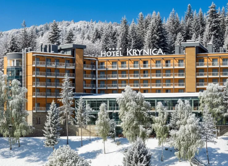 Hotel Krynica jest przepięknie wtopiony w zbocza Beskidu Sądeckiego