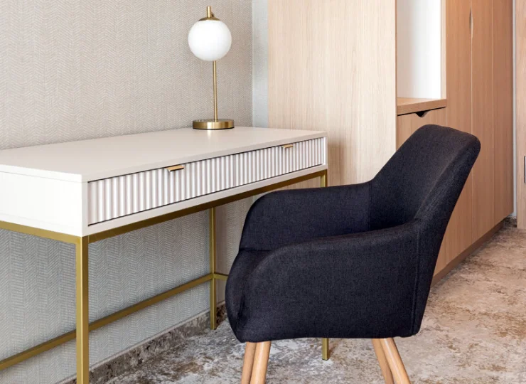 W każdym pokoju znajdziesz szybki internet Wi-Fi, klimatyzację, minibar, TV