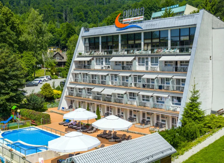 To jeden z niewielu hoteli z basenem zewnętrznym w Ustroniu