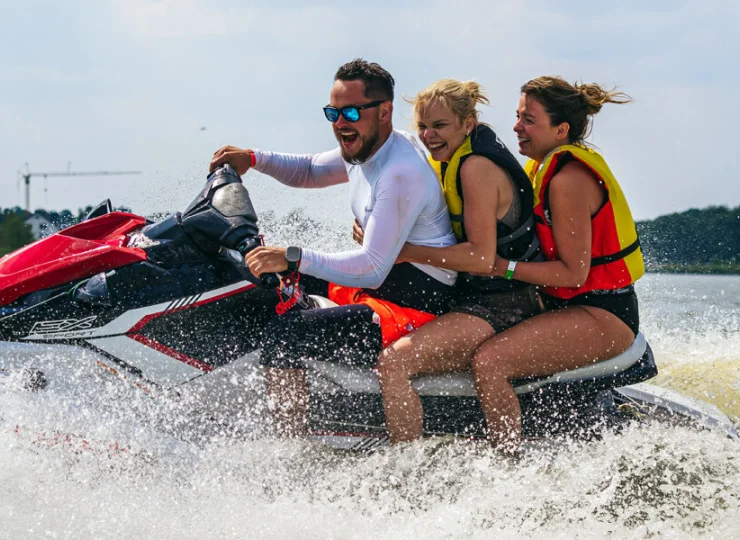 Skutery wodne są świetne dla osób szukających sportowych emocji