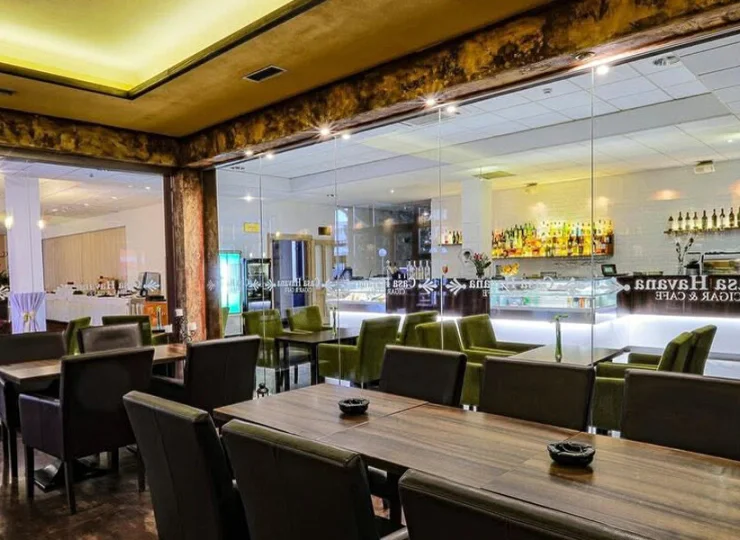 W hotelu mieści się elegancka restauracja