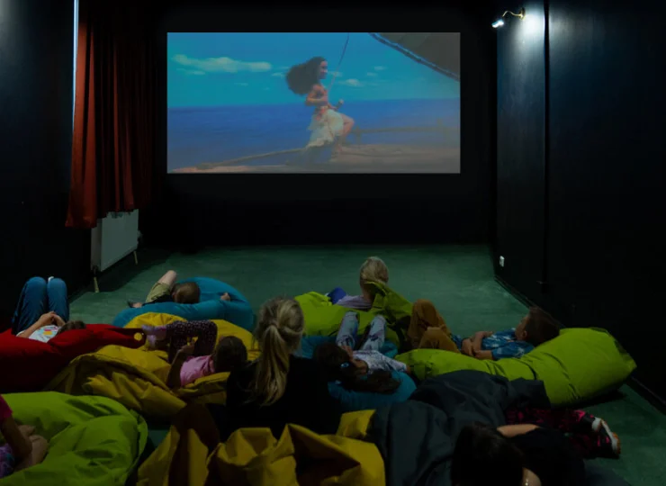 W hotelowym kinie na dzieci czekają specjalne seanse