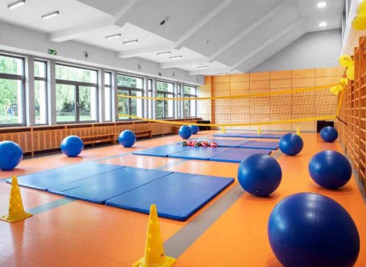Jest też wielofunkcyjna sala sportowa