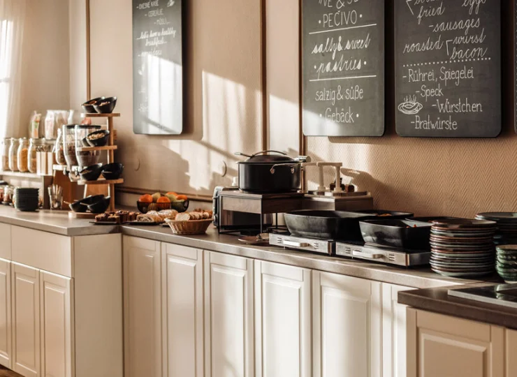 Codzienne śniadanie jest podawane w formie bufetu