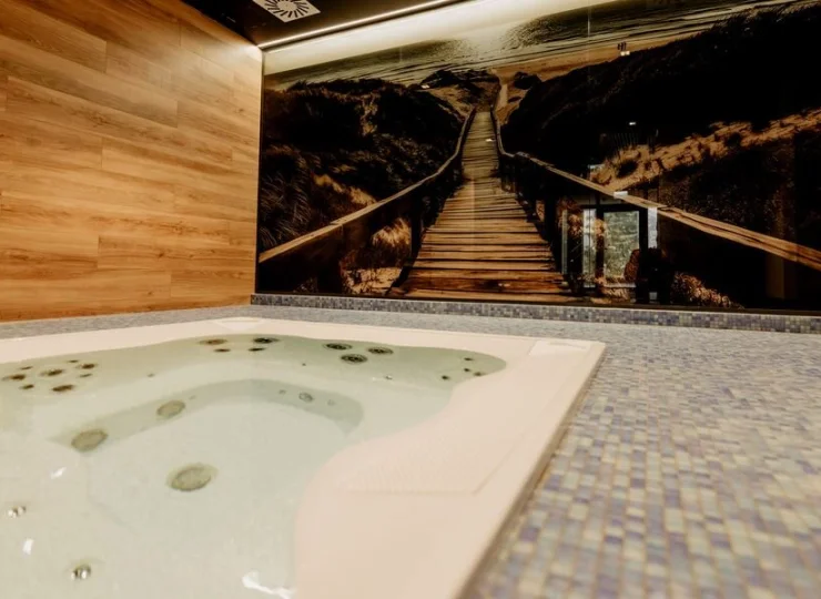 W strefie wellness na gości czeka kąpiel w jacuzzi
