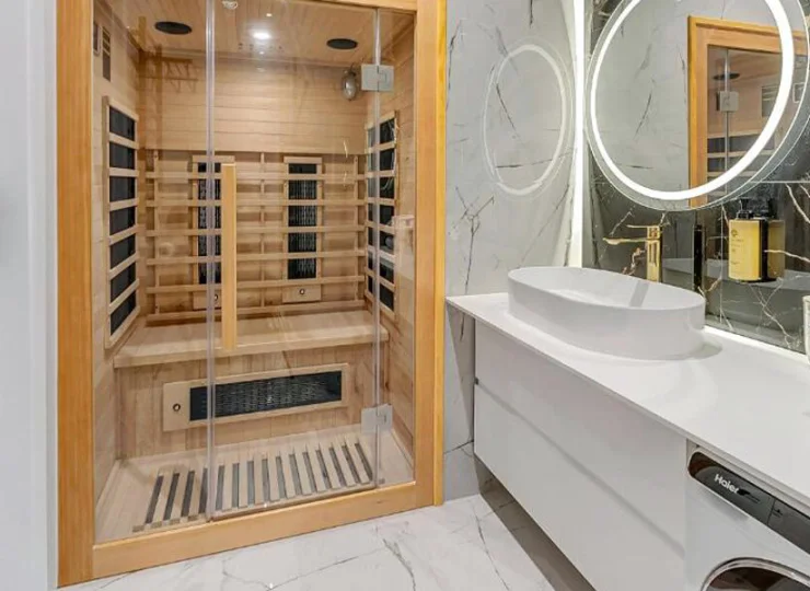 W łazience apartamentu mieści się prywatna sauna oraz pralka
