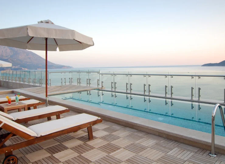 Wśród basenów zewnętrznych znajduje się basen tylko dla dorosłych