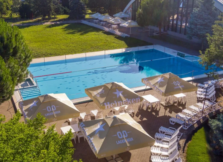 Zewnętrzny basen pływacki