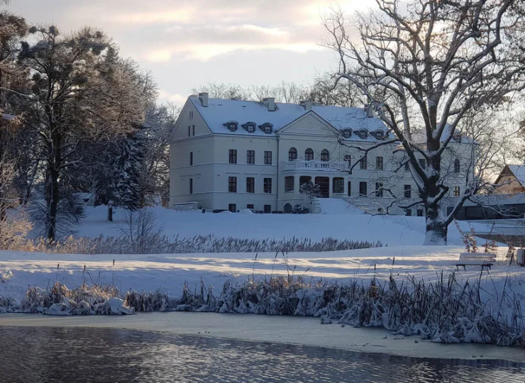 Hanza Pałac & SPA jest luksusowym hotelem położonym w pięknym parku