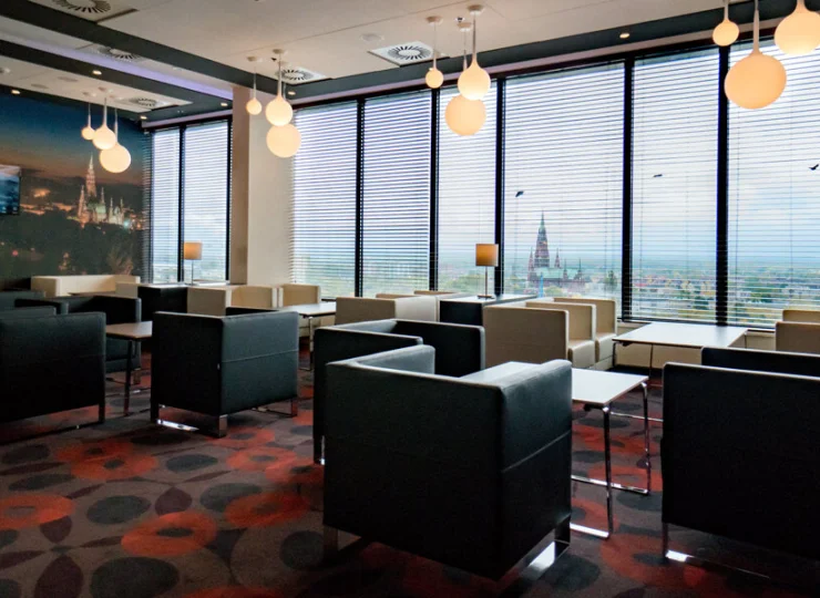 Na 9. piętrze hotelu mieści się widokowy bar Reden Panorama