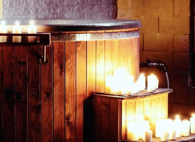 Klimatyczna balia do kąpieli we dwoje