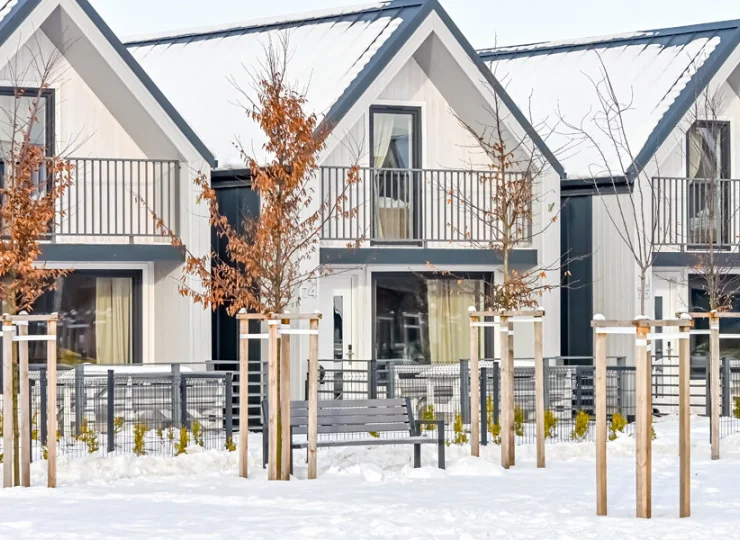 To kompleks nowych dwupoziomowych domków