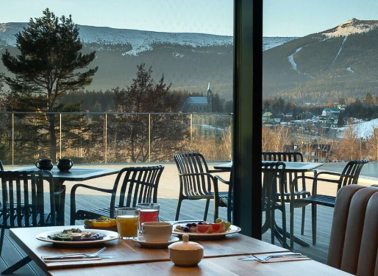 Restauracja z widokiem na góry w Happy Valley Resort