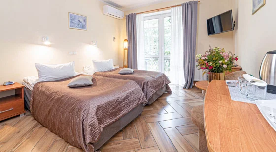 Studio 4 os z tarasem lub balkonem