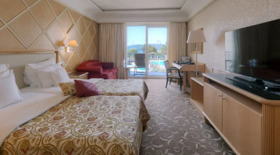 Pokój 2+2 Superior pool view