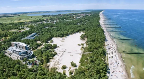 Tutejsze krajobrazy cieszą oko, a spokojna okolica sprzyja wypoczynkowi