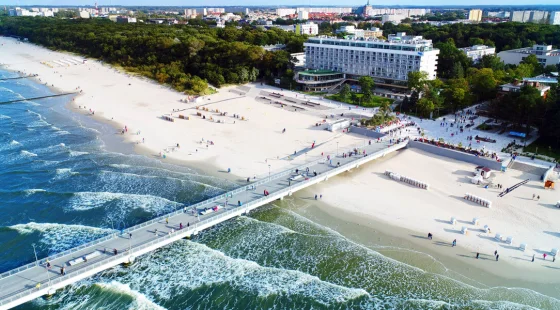 Wprost z obiektu wyjdziesz na szeroką plażę oraz na długie molo