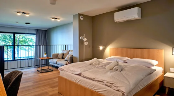 Apartament z antresolą 2+2 las