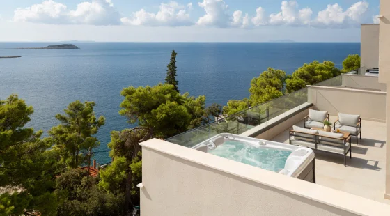 Superior suite jacuzzi sea view