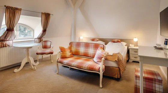 Pokój 3-os. w oficynie/powozowni