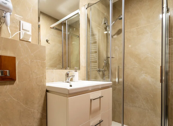 Łazienka pokoju 2-os. lux