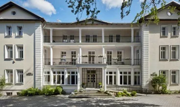 Impresja to kameralny hotel otoczony zielenią i górskimi krajobrazami