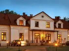 Dwór Prezydencki to luksusowy hotel położony w sercu starego parku