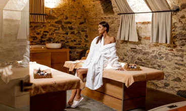 Są tu gabinety masażu i gabinety SPA