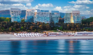 Wave Międzyzdroje przy plaży – widok od strony morza