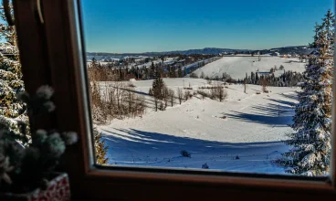 To ustronne miejsce położone jednocześnie blisko szlaków i tras narciarskich