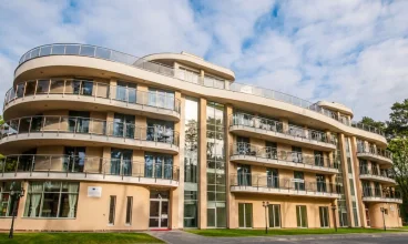 Grand Kapitan to hotel, którego bryła przypomina statek