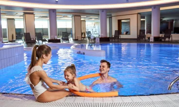 W skład kompleksu basenowego wchodzą aż 3 baseny i jacuzzi