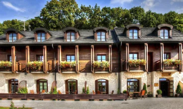 Klimatyczny budynek wewnątrz kryje eleganckie i komfortowe wnętrza