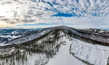 Z Czechowic-Dziedzic blisko w atrakcyjny o każdej porze roku Beskid Śląski