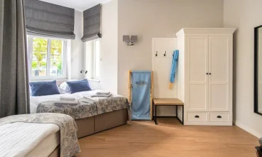 Pokoje przygotowane są na pobyt 2 lub 3 osób