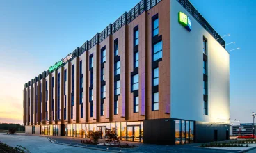 Hotel mieści się w bezpośrednim sąsiedztwie lotniska Rzeszów Jasionka