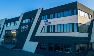 Świlcza graniczy bezpośrednio z Rzeszowem, a do ścisłego centrum jest tylko 8 km